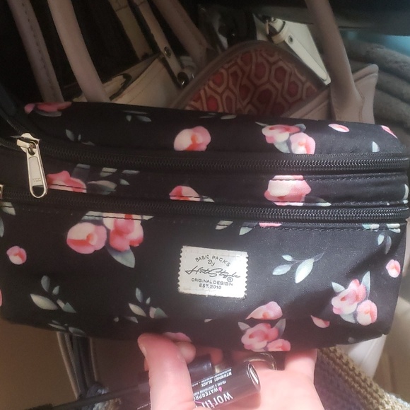 Beautiful,Practically New, Name Brand Purses! Different prices from $15-35 - Picture 15 of 16